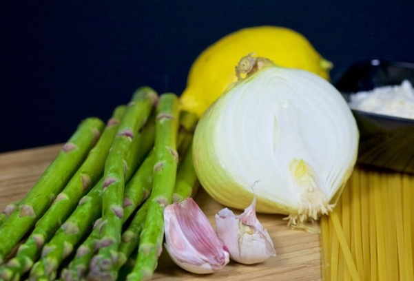 Pasta with Asparagus and Parmesan step 1