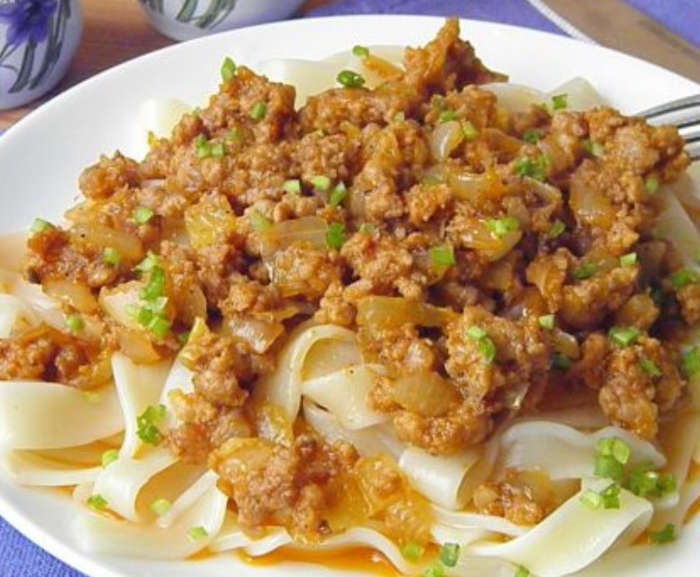 Pasta with Minced Meat and Tomato Paste
