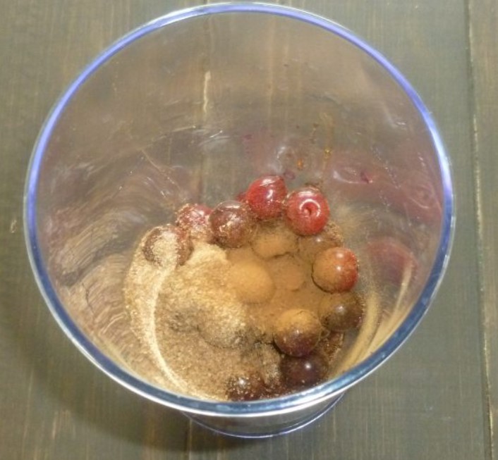 Smoothie with Cherries and Cinnamon step 2