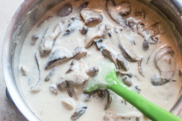 Fettuccine Alfredo with Mushrooms step 3