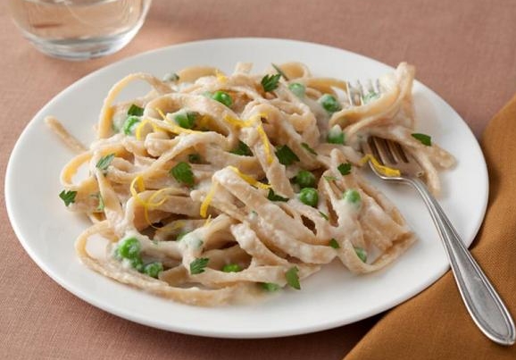 Alfredo Pasta in Creamy Cauliflower Sauce