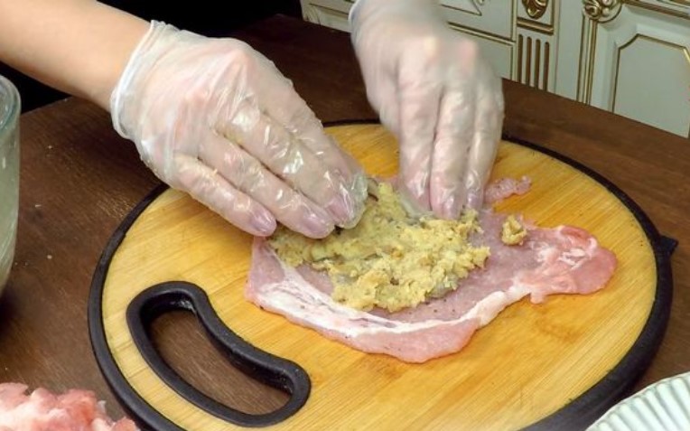 Meat Rolls with Cheese and Mushroom Filling step 15