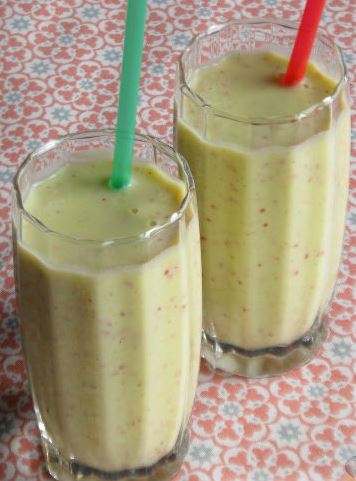 Apple, Banana and Kiwi Winter Smoothie