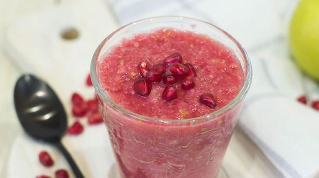 Apple, Grapefruit and Pomegranate Smoothie