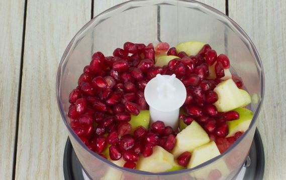 Apple, Grapefruit and Pomegranate Smoothie step 3