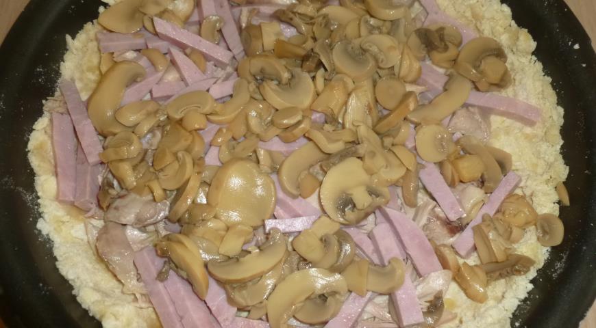 Quiche with Mushrooms, Ham and Chicken step 2