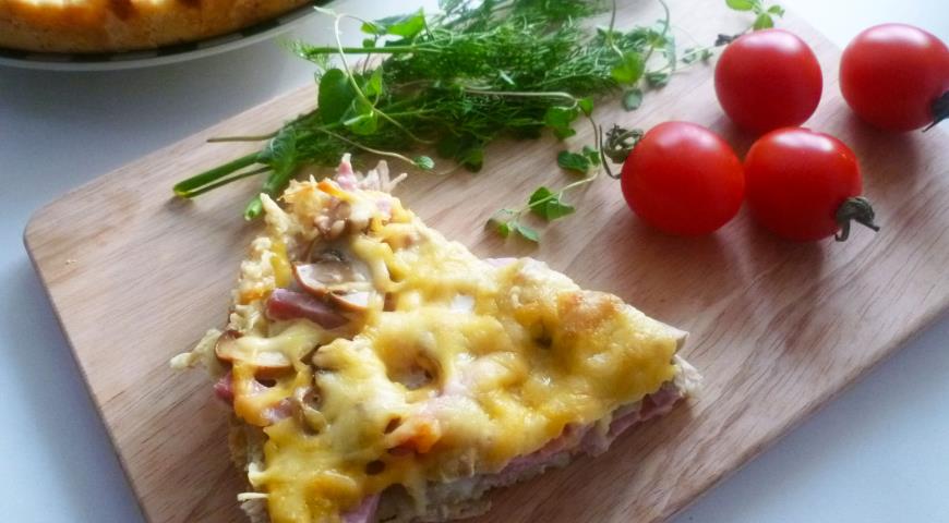 Quiche with Mushrooms, Ham and Chicken