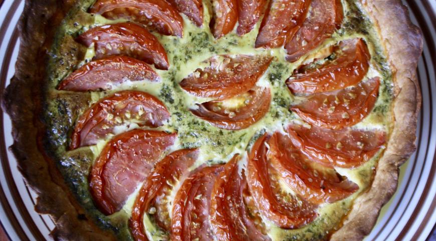 Quiche with Tomatoes in Spinach Sauce