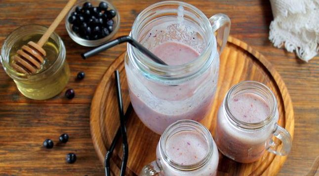 Banana Blueberry Smoothie with Ice Cream and Nuts