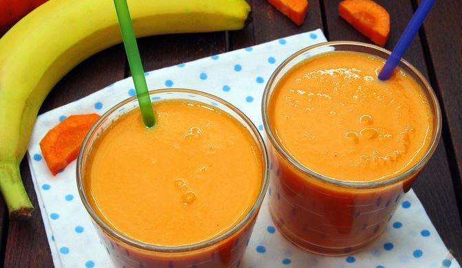 Carrot-banana smoothie with Kefir and Apple Juice