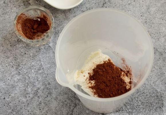 Banana Curd Smoothie with Cocoa (Sugar Free) step 2
