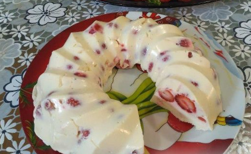 Curd Dessert with Strawberries