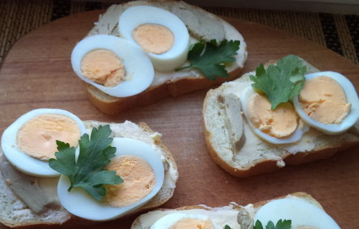 Sandwiches with Cod Liver and Eggs