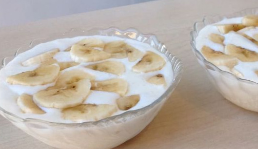 Sour Cream Jelly with Bananas