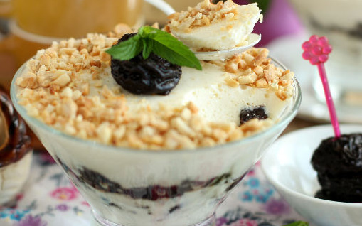 Sour Cream Jelly with Honey and Prunes