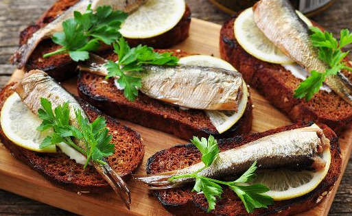Sandwiches with Sprats and Lemon