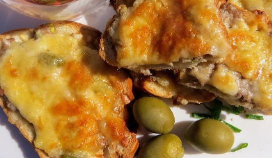 Hot Sandwiches with Minced Meat and Cheese, in the Oven