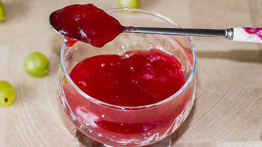 Gooseberry Jelly with Raspberries