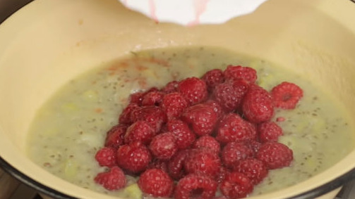 Gooseberry Jelly with Raspberries step 3