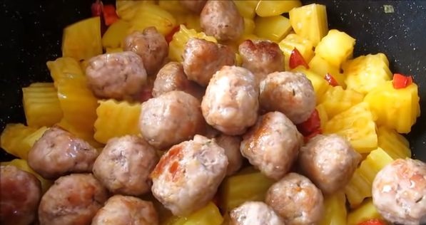 Meatballs Stewed with Potatoes and Peas step 5