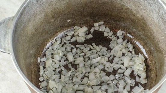 Stewed Potatoes with Mushrooms in Tomato-Sour Cream Sauce step 2