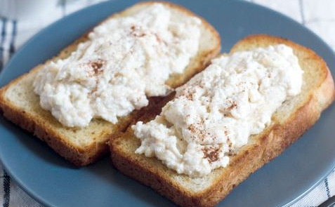 Toast with Cottage Cheese and Apple