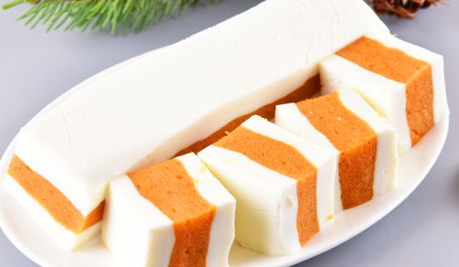 Curd Milk Jelly with Persimmon