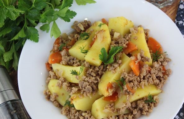 Stewed Potatoes with Minced Meat