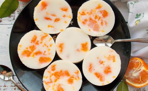 Milk Jelly with Tangerines (on Agar-Agar)