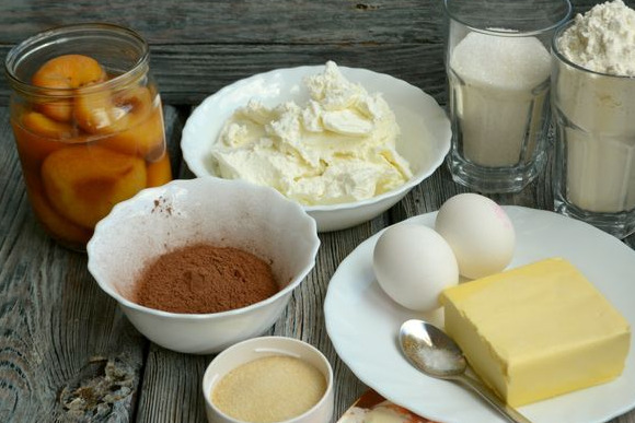 Chocolate Curd Cake with Canned Peaches and Jelly step 1