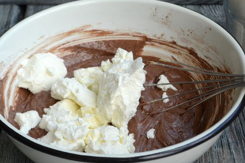 Chocolate Curd Cake with Canned Peaches and Jelly step 5
