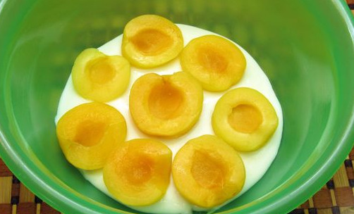 Sour Cream Jelly Cake with Apricots step 11