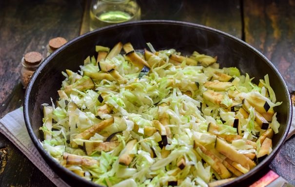 Cabbage Stewed with Eggplant and Sausages step 4