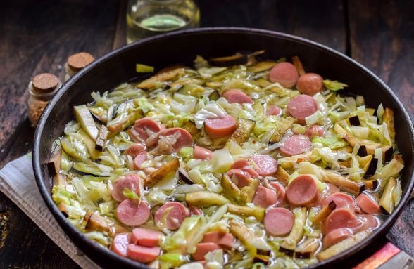 Cabbage Stewed with Eggplant and Sausages step 7