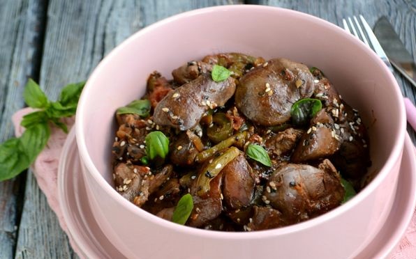 Chicken Liver Stewed with Bell Pepper, Tomatoes and Onions