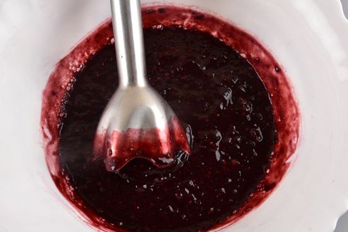 Blackberry Mousse with Whipped Cream step 3