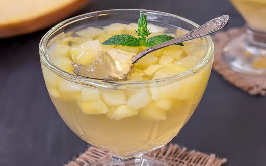 Jelly with Melon Pieces