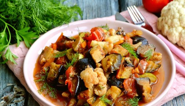 Vegetable Stew with Eggplant, Zucchini and Cauliflower