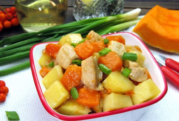 Stew with Chicken, Potatoes and Pumpkin