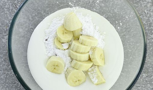 Sour Cream Jelly with Condensed Milk and Banana step 4