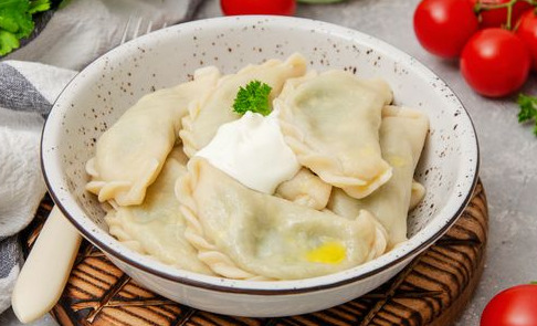 Dumplings with Spinach, Cottage Cheese and Pickled Cheese