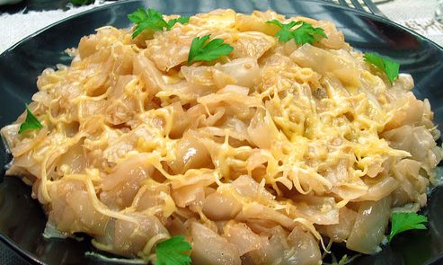 Cabbage Stewed in White Wine with Garlic