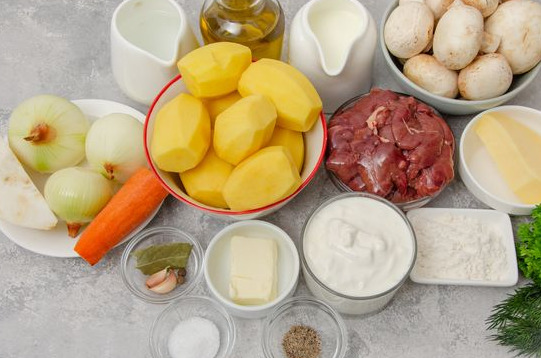 Potatoes Stuffed with Liver with Sour Cream and Mushroom Sauce step 1