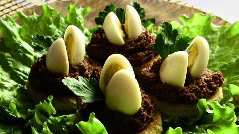 Liver Appetizer with Quail Eggs