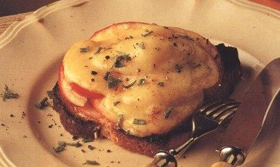 Toast with Apples and Cheese