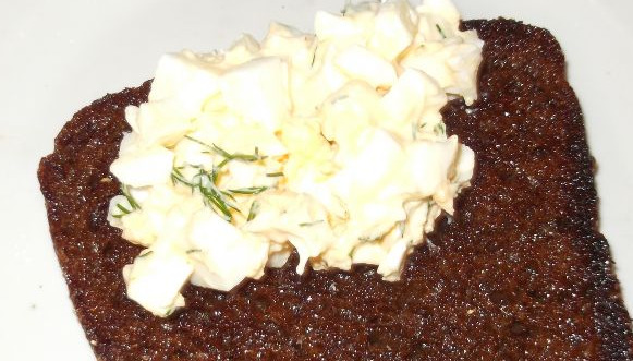 Rye Croutons with Garlic and Egg step 8