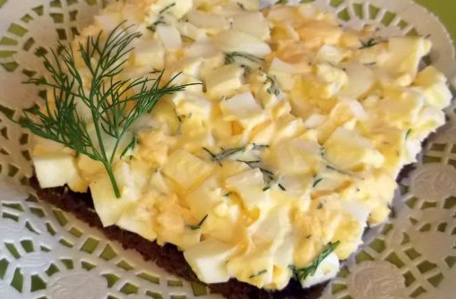 Rye Croutons with Garlic and Egg