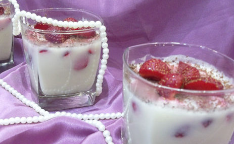 Milk Jelly with Strawberries