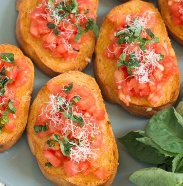 Bruschetta with Fresh Tomatoes and Basil