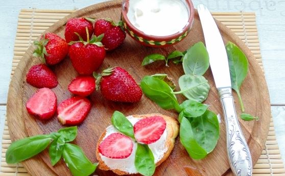 Bruschetta with Strawberries and Basil step 6
